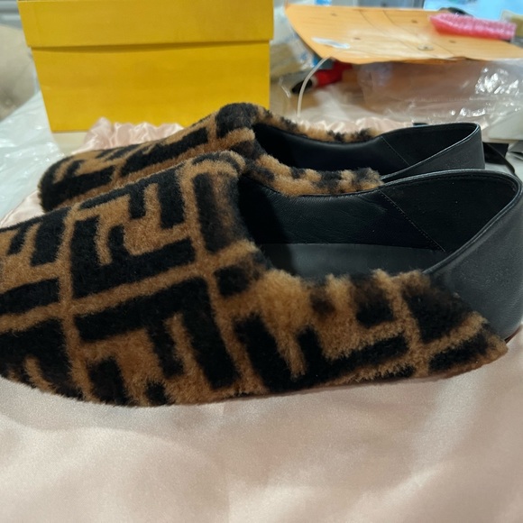 WOMENS FENDI SHEARLING NAPPA Monogram Slippers Size 39 - Picture 4 of 16
